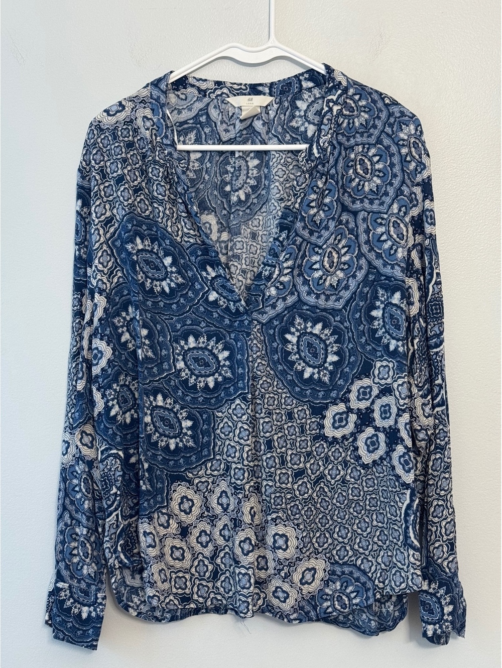 H&M  Women's Blue Patterned Viscose Blouse Size 12